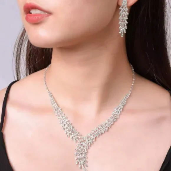 Elegant Rhinestone Earrings/Necklace Set - Picture 3 of 9